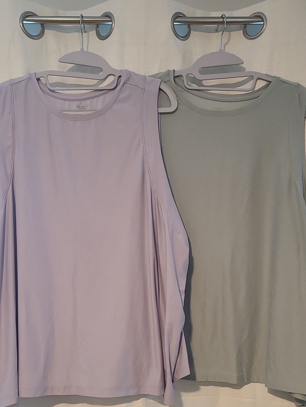 2 Old Navy Sleeveless Athletic Tops - 3XL